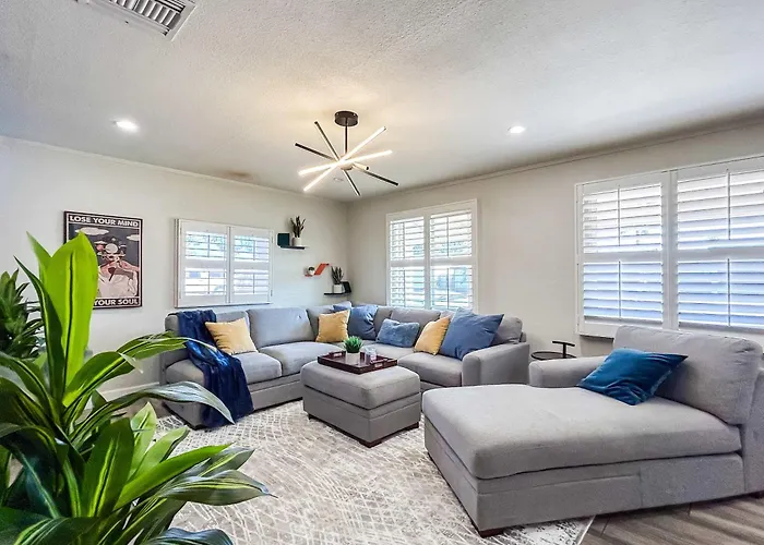 4 Bdr With Gym & Hot Tub * Phoenix