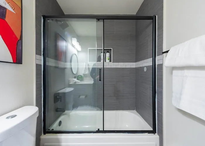 4 Bdr With Gym & Hot Tub * Phoenix