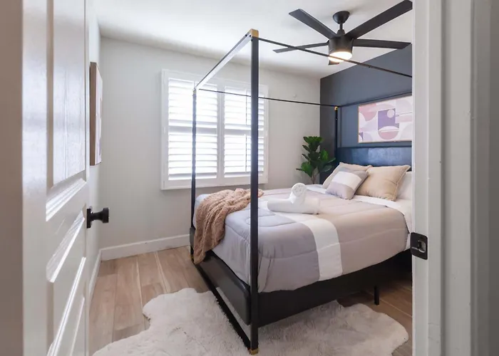 4 Bdr With Gym & Hot Tub * Phoenix