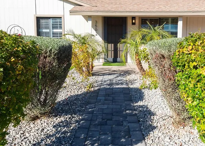4 Bdr With Gym & Hot Tub