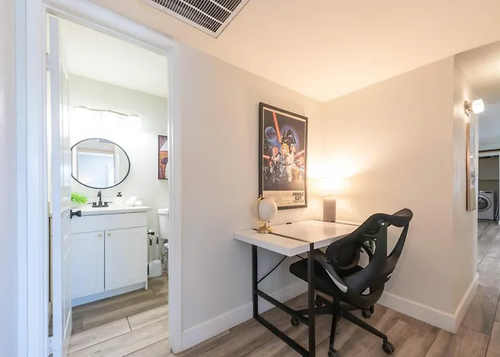 4 Bdr With Gym & Hot Tub