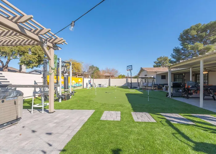 4 Bdr With Gym & Hot Tub